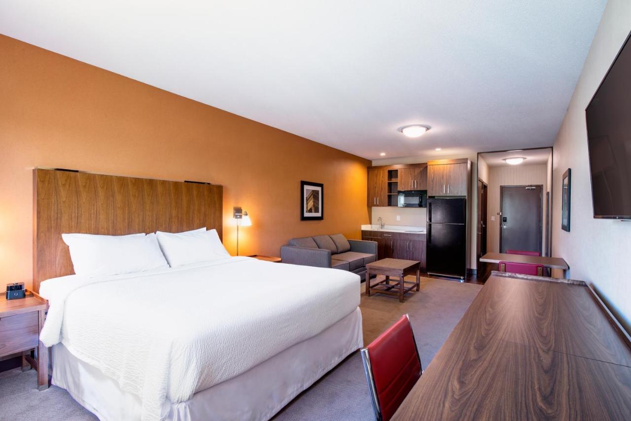 Four Points By Sheraton Grande Prairie Εξωτερικό φωτογραφία