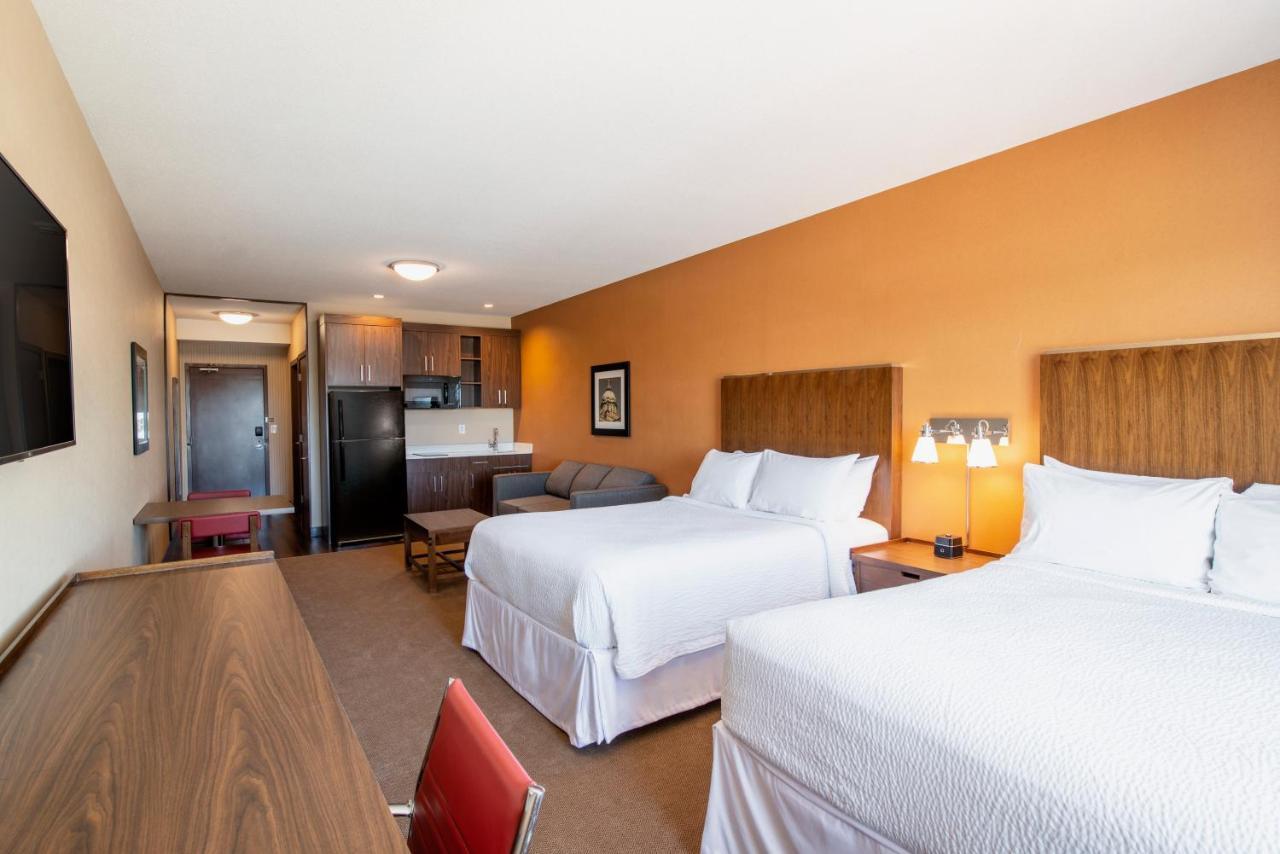 Four Points By Sheraton Grande Prairie Εξωτερικό φωτογραφία