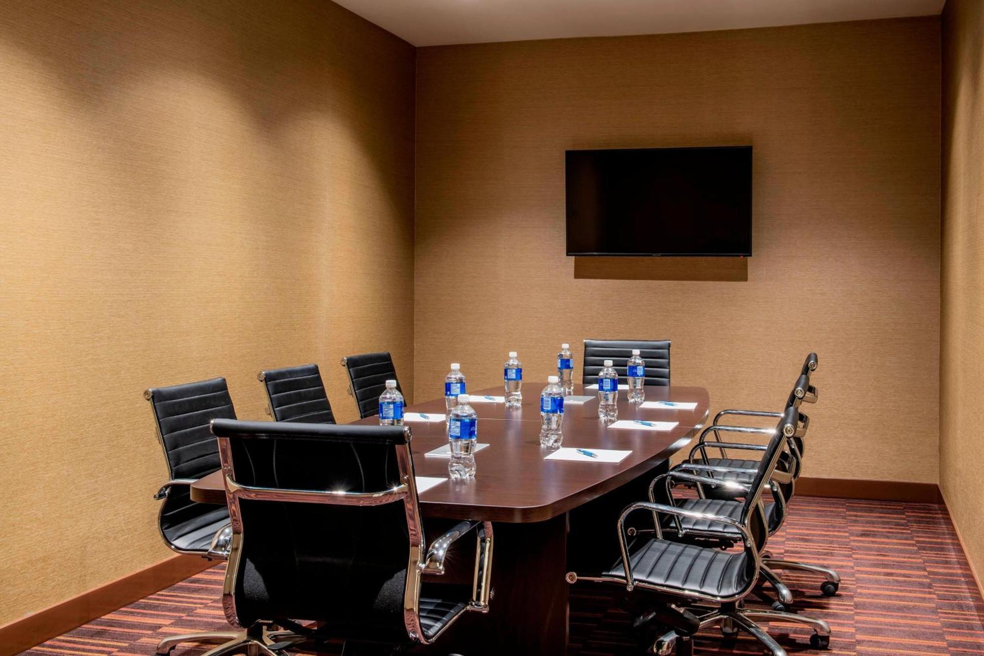 Four Points By Sheraton Grande Prairie Εξωτερικό φωτογραφία